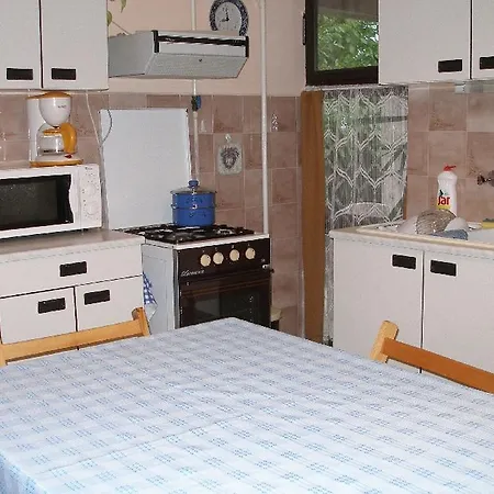 Apartment Lilla Apartman *